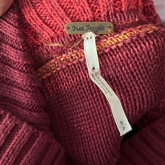 Free People Close to Me Pullover Turtleneck Sweater in Red Berry Sz S - Picture 11 of 11